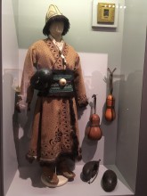 Экспозиция выставки с кашкулем из коллекции Фонда Марджани